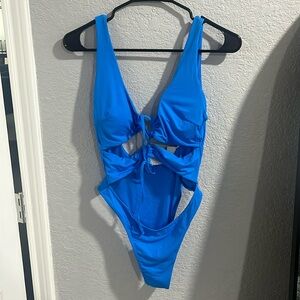 Cut out sexy swimsuit